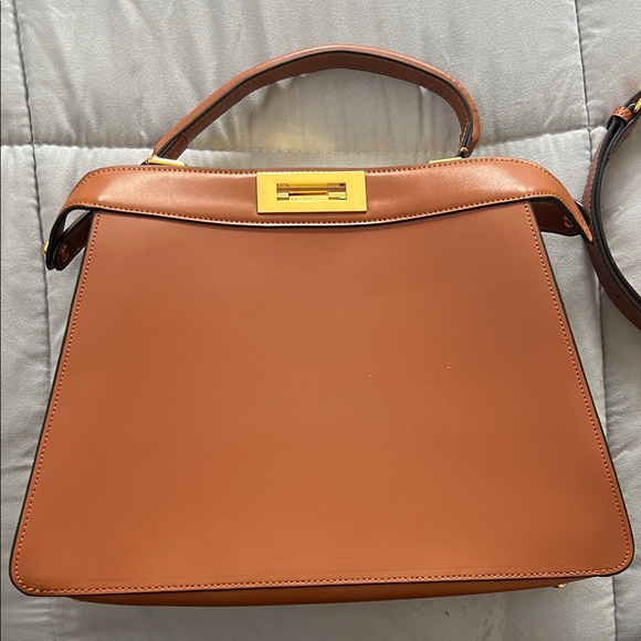 Elegant Tan Leather Handbag - Picture 1 of 7